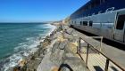 المحيط يلتهم سكة للقطارات في كاليفورنيا.. تغير المناخ يتوحش (صور)