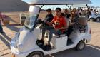 سيارات كهربائية صديقة للبيئة مع تعامد الشمس على وجه رمسيس الثاني بمصر