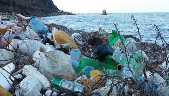 Comment faire de la Méditerranée un cimetière mondial du plastique ?  .. La malédiction du recyclage