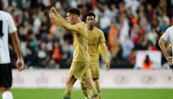 فرحة لاعبي برشلونة بالفوز على فالنسيا
