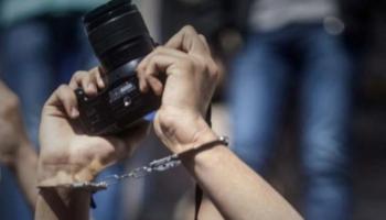 الصحفيون يتعرضون لانتهاكات على يد المليشيات