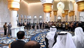 رئيسا دولة الإمارات وإندونيسيا خلال افتتحان مسجد الشيخ زايد بمدينة سولو