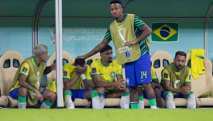  Neymar sur le banc les larmes aux yeux après sa blessure
