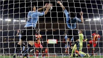 لويس سواريز من مباراة غانا وأوروجواي في كأس العالم 2010