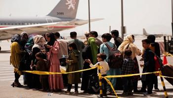 لقطة أرشيفية لإجلاء أفغان من أفغانستان