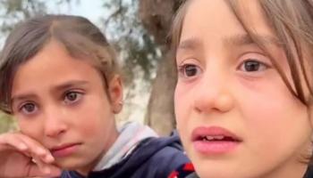 الطفلة السورية وشقيقتها
