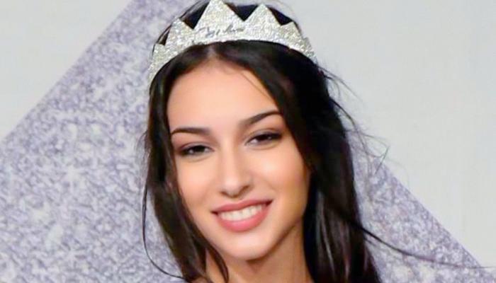 En finale de Miss Italie, cette jeune fille de 18 ans soulève sa