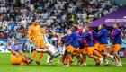 هولندا ضد الأرجنتين.. اشتباكات بالأيدي تشعل قمة كأس العالم (فيديو)