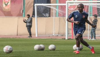 بيرسي تاو في تدريبات الأهلي