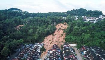 آثار الانهيار الأرضي في ماليزيا