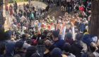عزاداران کودک مراکشی برای عرض تسلیت در مقابل خانه‌اش صف کشیدند