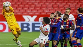 ياسين بونو ضد برشلونة
