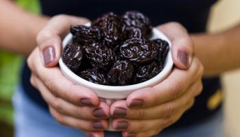 البرقوق مفيد لصحة العظام 