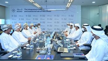 وفد عماني يطلع على تجربة 