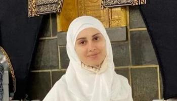 ياسمين رئيس أثناء أداء العمرة