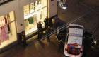 Amsterdam : Un homme armé prend en otage les clients d’un magasin Apple, la police est sur place