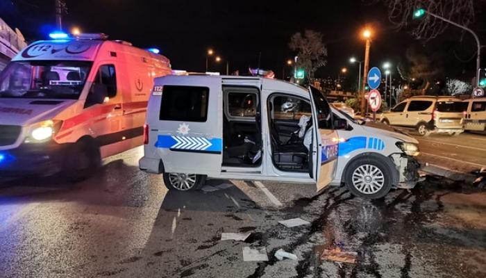İzmir'de kaza: 2 polis yaralı