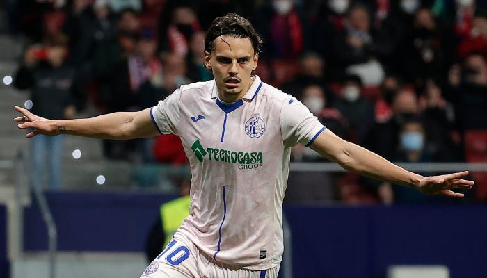 Getafe'den Enes Ünal'a 700. gole özel hatıra forması