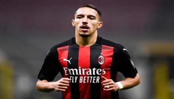إسماعيل بن ناصر لاعب وسط ميلان