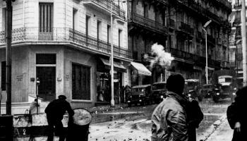 صورة أرشيفية لمواجهات في 1960 في الجزائر العاصمة 