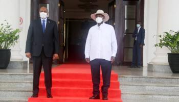 الفريق أول ركن عبدالفتاح البرهان والرئيس الأوغندي