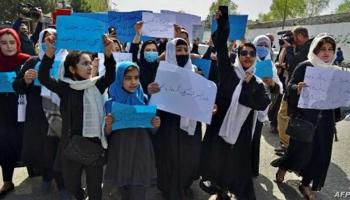 Afganistan'da kadınlar protestolarla Taliban'ın okulları yeniden açmasını istedi