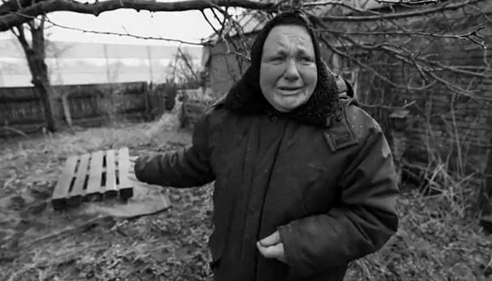 Rusya’nın saldırısında ölen oğlunu bahçeye gömen Ukraynalı anne: Bir tabutu bile yok