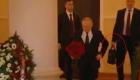 "جنازة نووية".. حارس بوتين يظهر برفقته حاملا "الحقيبة السرية"