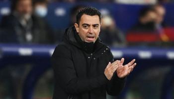 تشافي هيرنانديز مدرب برشلونة ضد ليفانتي