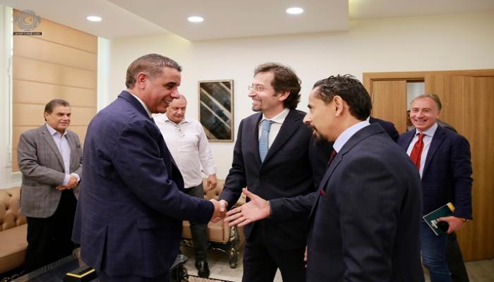 القنصل الإيطالي يلتقي نائب رئيس الحكومة الليبية علي القطراني 