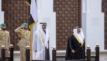 الشيخ محمد بن زايد آل نهيان خلال لقاء العاهل البحريني