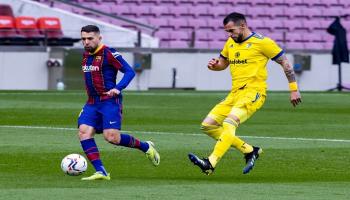 برشلونة وقادش 