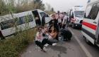 Turistleri taşıyan tur minibüsü şarampole yuvarlandı: 13 yaralı