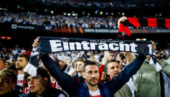 جماهير فرانكفورت في برشلونة