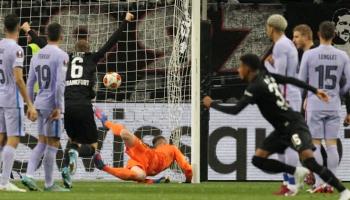 برشلونة أمام آينتراخت فرانكفورت