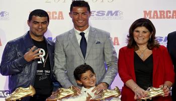 رونالدو وشقيقه وابنه ووالدته