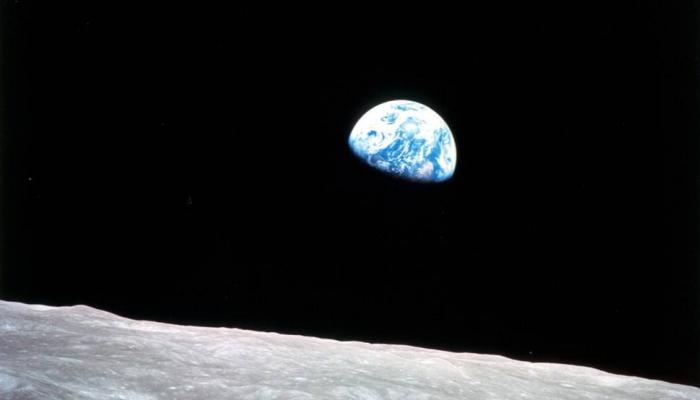 الصورة الأيقونية للأرض التي التقطتها مهمة أبولو 8