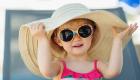 طريقة لحماية عيون طفلك من أشعة الشمس في الصيف