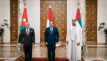 ولي عهد أبوظبي والرئيس المصري والعاهل الأردني قبيل مباحثات في القاهرة