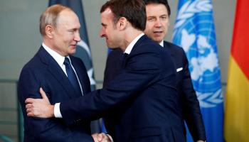 Présidentielle 2022 : Vladimir Poutine félicite Emmanuel Macron pour sa réélection et lui souhaite du 