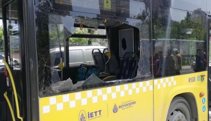 Kırmızı ışıkta duran araçlara İETT otobüsü çarptı: 14 yaralı!