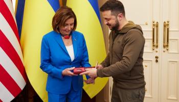 Nancy Pelosi, rencontre le président ukrainien, Zelensky, à Kiev