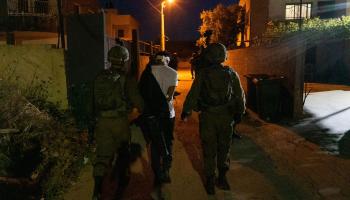 اعتقال فلسطيني فجر اليوم