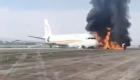 Çin'de yolcu uçağı kalkış sırasında alev aldı