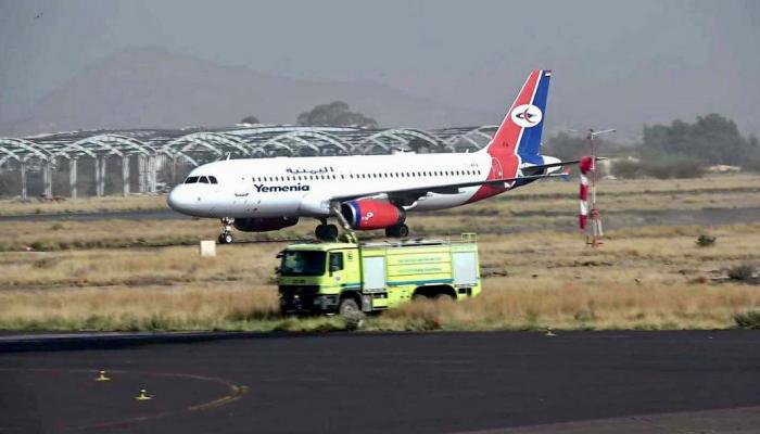طائرة اليمنية لدى إقلاعها من مطار صنعاء