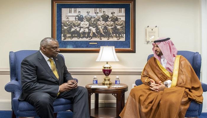 نائب وزير الدفاع السعودي الأمير خالد بن سلمان خلال لقاء وزير الدفاع الأمريكي