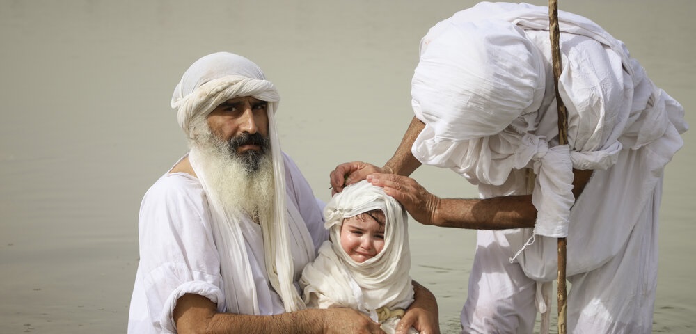 غسل تعمید کودکان مندایی در اهواز - ایسنا