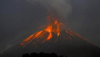 İtalya'daki Etna Yanardağı lav ve kül püskürtmeye başladı