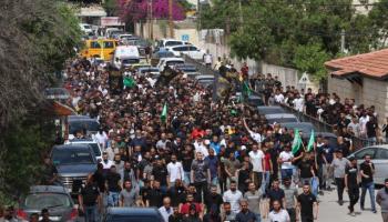 İsrail askerleri tarafından öldürülen genç Emced Fayid'in cenazesinde yüzlerce kişi katıldı