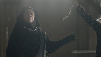 الفنانة المصرية إلهام شاهين في أحد مشاهد المسلسل